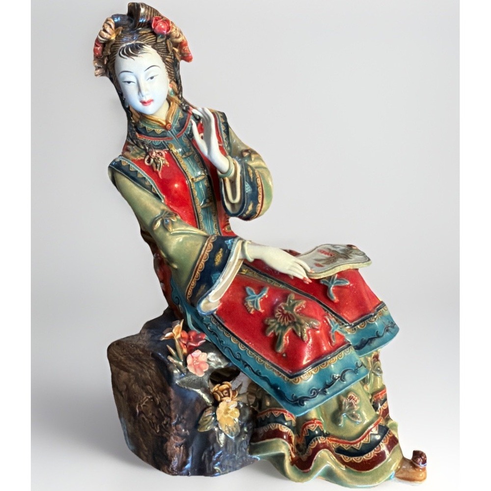 Vintage 10"Chinese Wucai Porcelain Ceramic Belle Court Lady Quig Dynasty